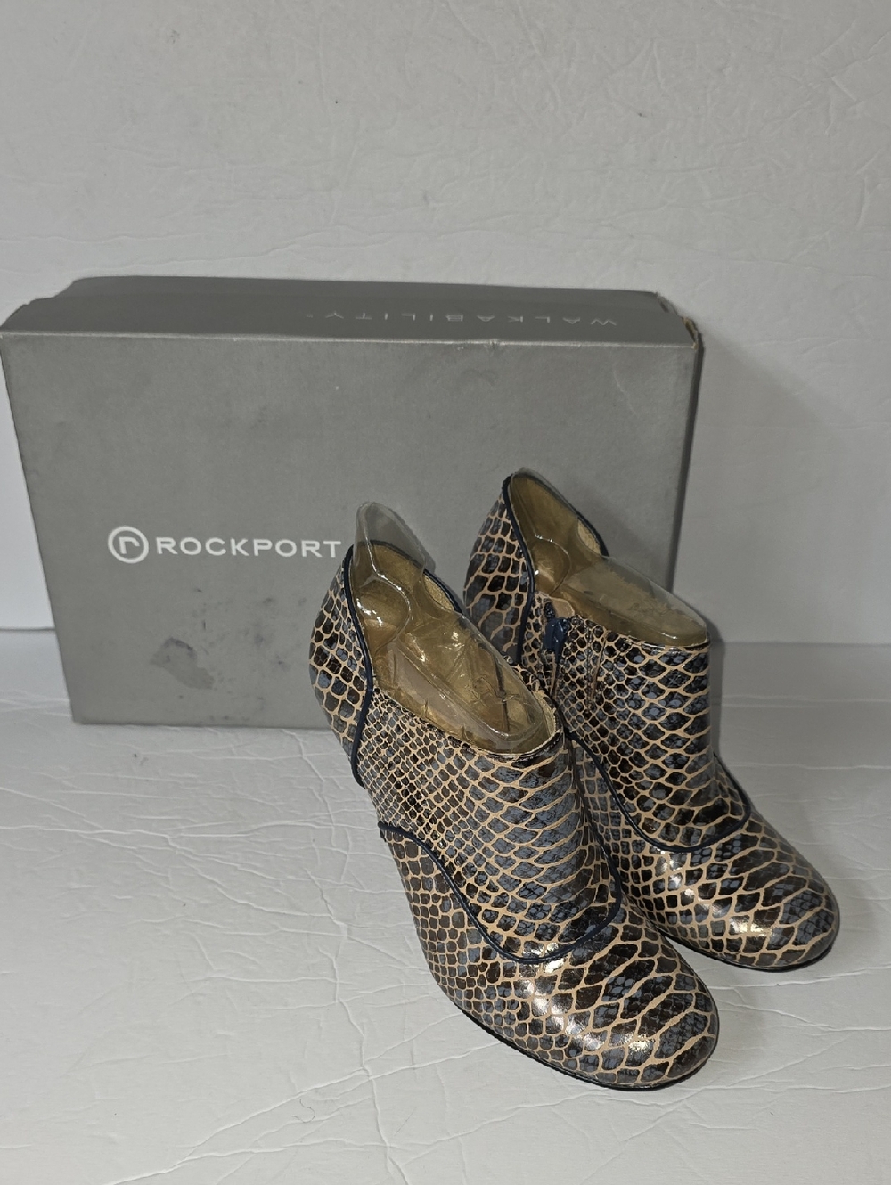 NIB.Rockport Brown & Black Snakeskin-Pattern Ankle Booties SZ 7.5